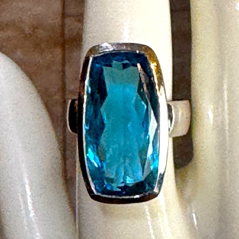 Elegant Blue Topaz and sterling Silver Ring
